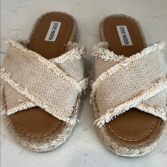 Like New - Steve Madden Women's Zelina Slide Sandals, Natural, 7 - Picture 5 of 16